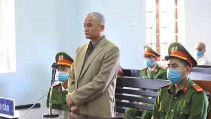 Bất ngờ với lời khai của Bí thư xã giết cháu tại phiên toà