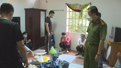 19 con bạc thuê nhà nghỉ sát phạt giữa mùa dịch