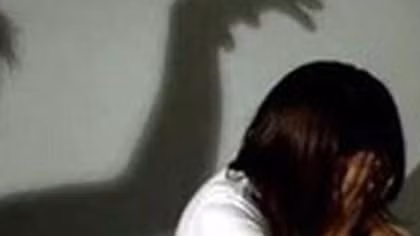 Bắt giam nam thiếu niên giở trò đồi bại với 2 bé gái
