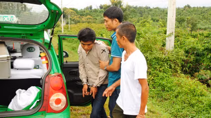 Hai đối tượng dùng súng cướp taxi sa lưới sau gần một giờ gây án