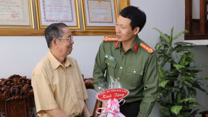 Công an Đắk Lắk tri ân, tặng quà các thương binh và thân nhân liệt sỹ