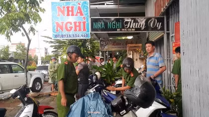 Bắt hai nghi can giết người cướp của trong nhà nghỉ