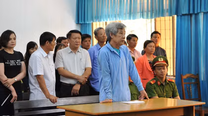 Cựu hiệu trưởng lừa đảo 14 người chạy việc lĩnh 14 năm tù