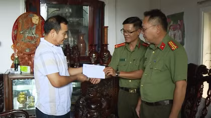 Báo CAND thăm hỏi Đại uý CSGT bị thương khi làm nhiệm vụ