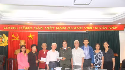 Trường Mẫu - Trường ngoại cảm Tố Dương ủng hộ hơn 165 triệu cho đồng bào miền Trung lũ lụt