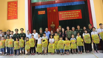 Phó Thủ tướng Thường trực Trương Hòa Bình thăm Trung tâm Huấn luyện BTL BĐBP