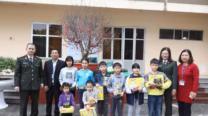 Trao hương xuân cho những mảnh đời bất hạnh 