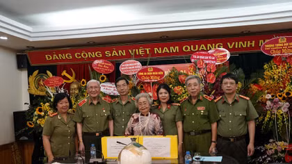 Ban Liên lạc Nha Công an TW chúc mừng Báo CAND nhân ngày 21-6