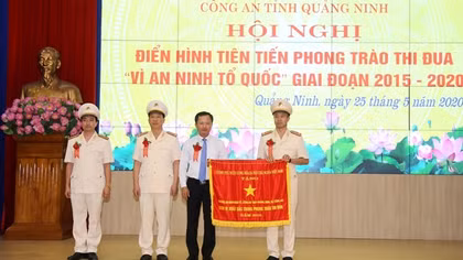 Tôn vinh các điển hình trong phong trào thi đua Vì An ninh Tổ quốc đất Mỏ