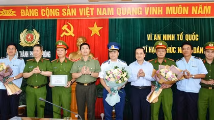 Khen thưởng Công an Hải Phòng phối hợp bắt giữ 600 tấn quặng đồng