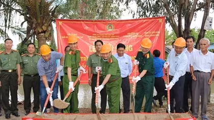 Công an TP Cần Thơ xây dựng cầu giao thông nông thôn