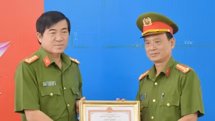 Công an Bạc Liêu khen thưởng phá vụ sản xuất thuốc thủy sản giả