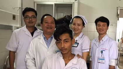 Cứu sống bệnh nhân vỡ tá tràng 2 đoạn đặc biệt phức tạp 