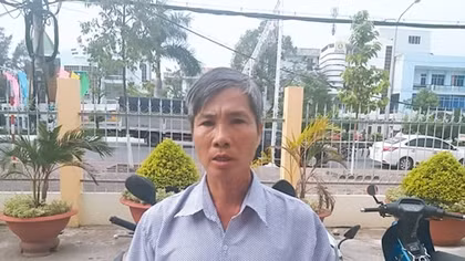 Người đàn ông ở Cà Mau chấp nhận chia đôi vé số độc đắc với bạn nhậu