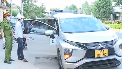 Bắt ma túy, phát hiện súng ngắn 