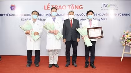Biểu dương thành tích “trả lại cuộc sống bình thường cho người đàn ông... mặt ma”