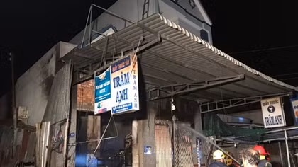 Bà hoả ghé thăm tiệm tạp hoá lúc nửa đêm