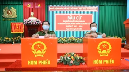 Cử tri vùng châu thổ Cửu Long nô nức đến các điểm bầu cử 