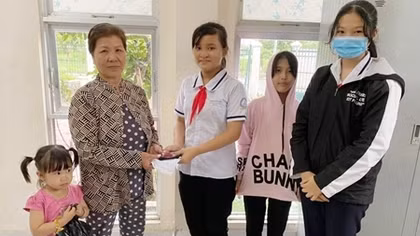 3 học sinh lớp 6 trả lại của rơi nhặt được 