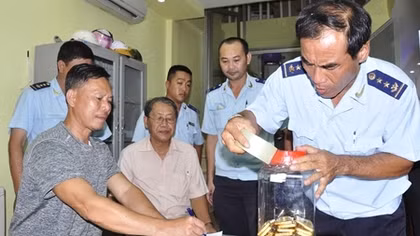 Khởi tố đối tượng vận chuyển 18 kg vàng lậu qua biên giới