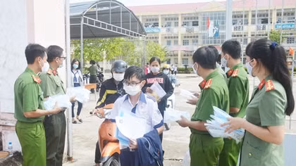 Bữa cơm miễn phí chung tay tiếp sức mùa thi