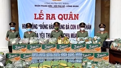 Những phần quà nghĩa tình kịp thời đến với bà con đang cách ly nơi xứ biển 