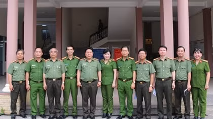 Thứ trưởng Bùi Văn Thành thăm và kiểm tra công tác Cảnh sát PCCC TP Cần Thơ