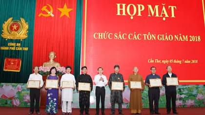 Công an TP Cần Thơ họp mặt chức sắc tôn giáo năm 2018