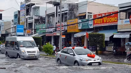 Nội ô TP Cà Mau ngập sâu do hoàn lưu bão số 1 gây ra