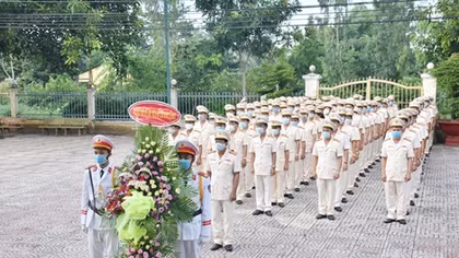 Công an tỉnh Bạc Liêu báo công dâng Bác