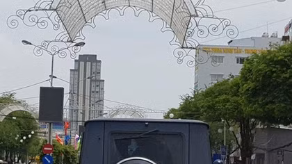 Thông tin bất ngờ vụ xế "khủng" mang biển đỏ