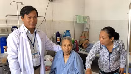 Cứu sống cụ bà 90 tuổi bị sốc nhiễm trùng đường mật nặng