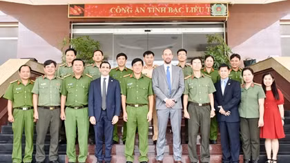 Đoàn công tác Đại sứ quán Hoa Kỳ làm việc với Công an tỉnh Bạc Liêu