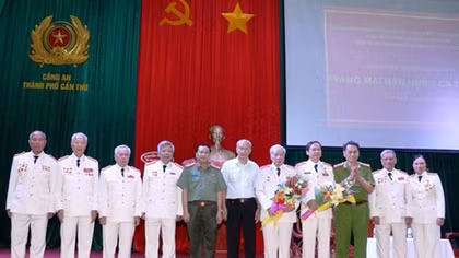 “Vang mãi bản hùng ca Tây Đô”