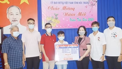 Xúc động, 9 anh em mổ heo đất ủng hộ phòng chống COVID-19 