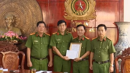 Khen thưởng các đơn vị thực hiện cao điểm tấn công tội phạm
