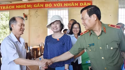 Thứ trưởng Lê Tấn Tới tiếp xúc cử tri tỉnh Bạc Liêu