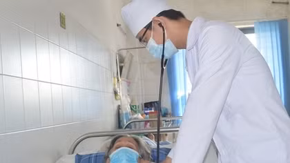 Cụ bà U80 ngưng tim từ tuyến dưới được cứu sống