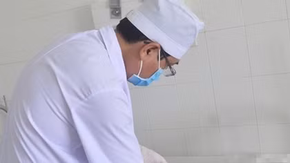 Suýt mất mạng do tai nạn đứt đôi khí quản