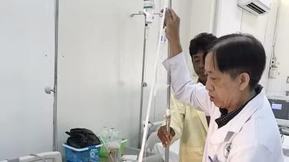 Nối thành công cánh tay phải cho cậu bé bị máy gặt chém đứt