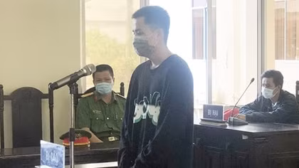 Đâm chết người vì bị nói “nhìn đểu” 