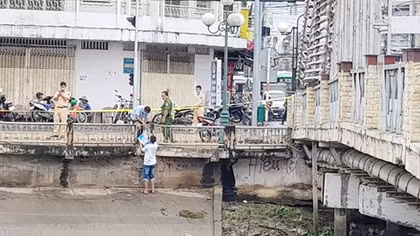 Người đàn ông chết dưới gầm cầu ở Sóc Trăng