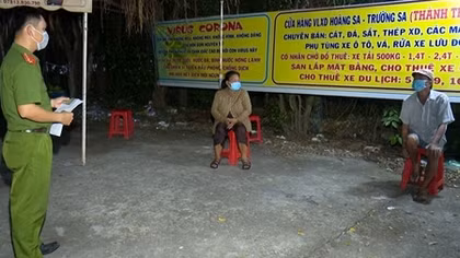 Có giấy xét nghiệm âm tính vẫn bị phạt vì khai báo gian dối