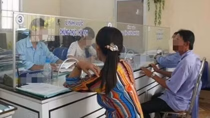 Điều chuyển cán bộ một cửa “hành dân” khi làm giấy tờ