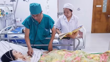 Cứu sống bệnh nhân bị cháu ruột nghiện ma túy đâm thủng tim, phổi