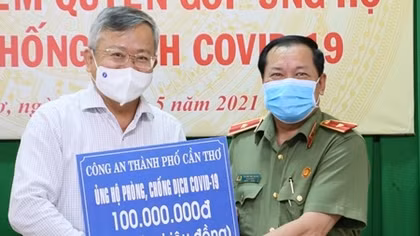 Công an TP Cần Thơ tặng 100 triệu đồng phòng, chống COVID-19
