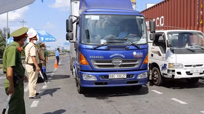 Cắm chốt 24/4 kiểm tra y tế tại cửa ngõ ra, vào Tây Đô