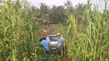 Xe ô tô “lùa” xe gắn máy, 5 người thương vong