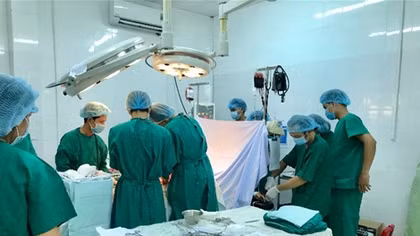 Cứu sống sản phụ vỡ thai ngoài tử cung 