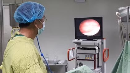 Người đàn ông bị đứt ống thông niệu quản do không tái khám